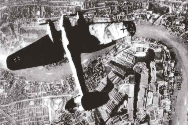 A German bomber over the Thames
